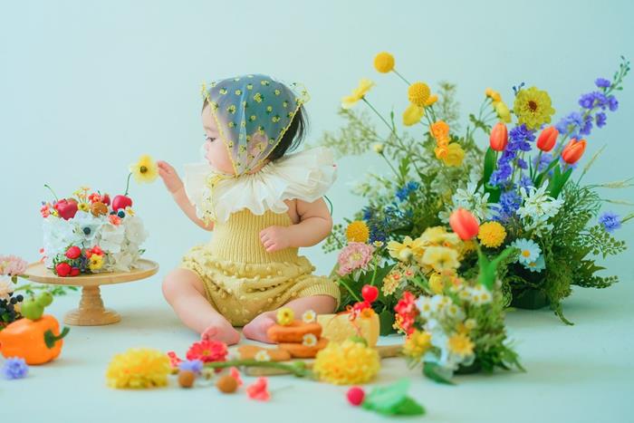 Hình nền bé gái và hoa